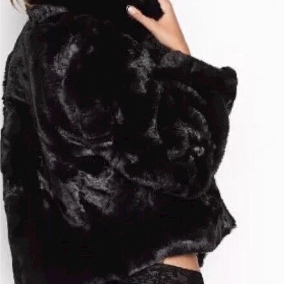 Victoria’s Secret Faux Fur Coat, size large , no longer made anymore from 2018! - Picture 3 of 5